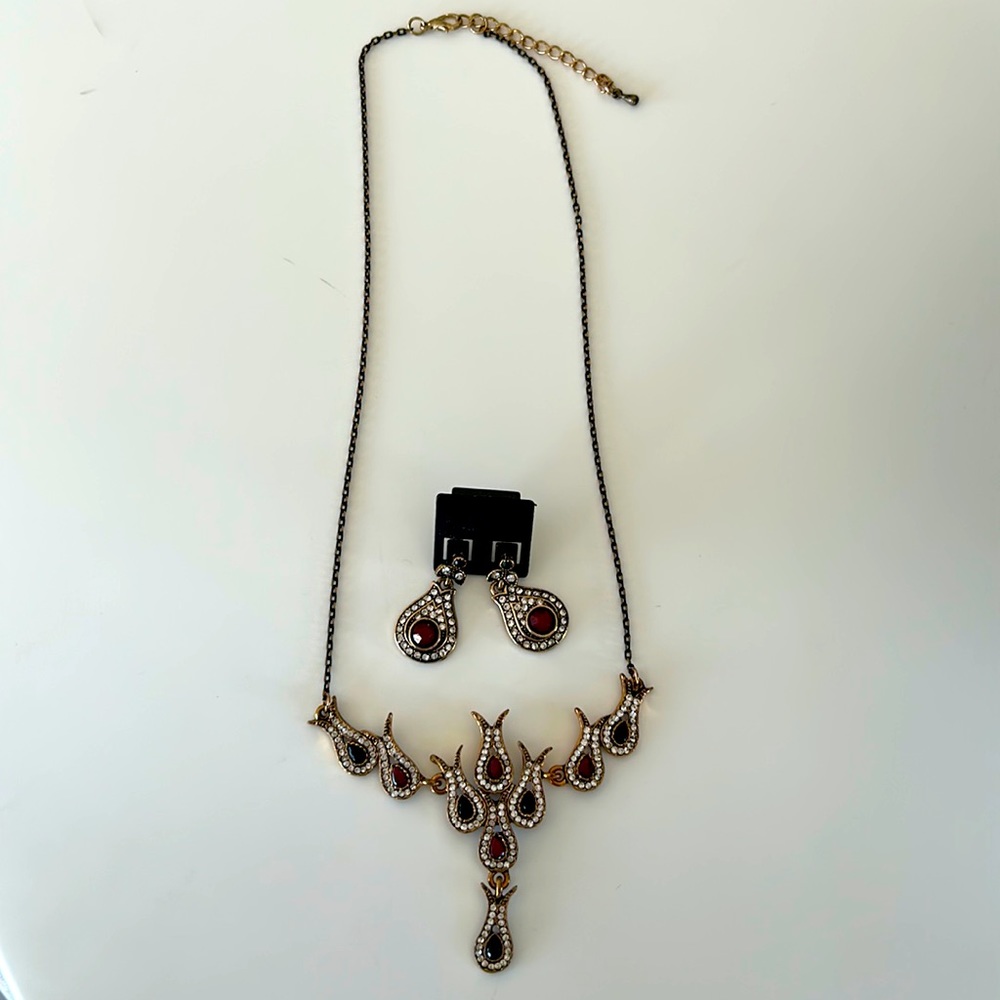 Brand New Boutique Set of Earrings and Necklace